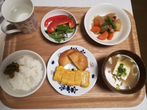 卵焼き、味噌汁、ごはん、肉じゃが