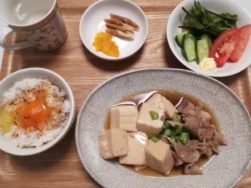 肉豆腐、卵かけごはん
