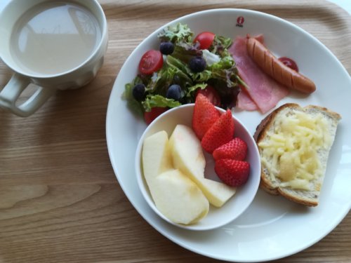 食パン、果物
