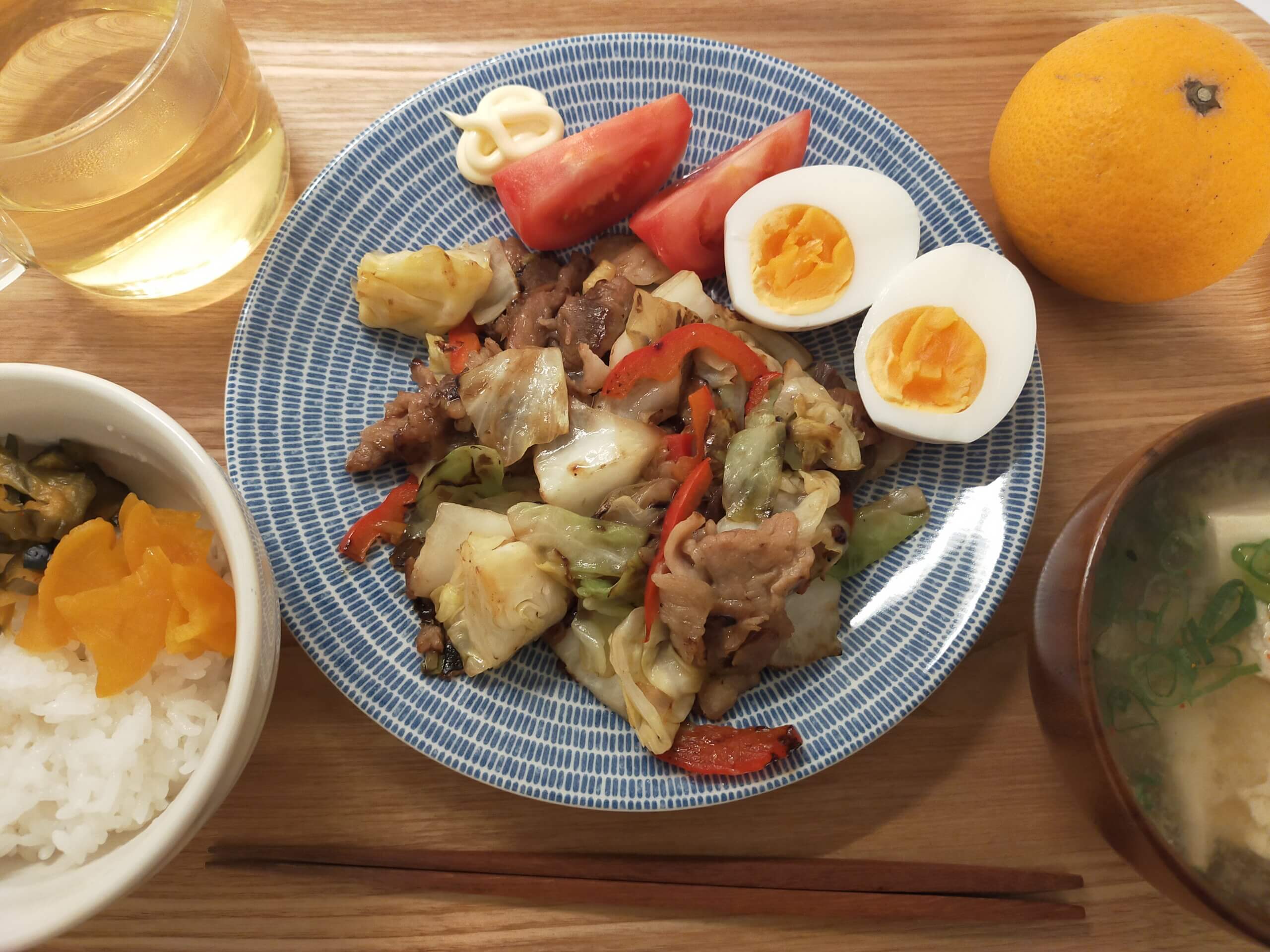 目覚まし代わりのおいしい食パン/キャベツと豚肉の炒めもの