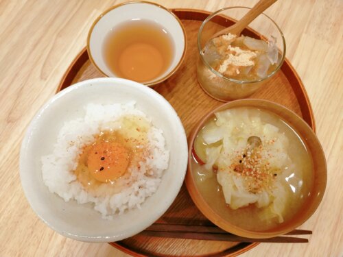 ご飯と味噌汁